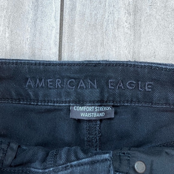 American Eagle Black Comfort Stretch Waist Band Raw Hem Distressed Denim Shorts - Picture 4 of 7